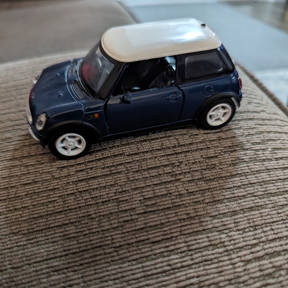 Die Cast Mini Copper. Made in China. Doors open and close. - Picture 2 of 5